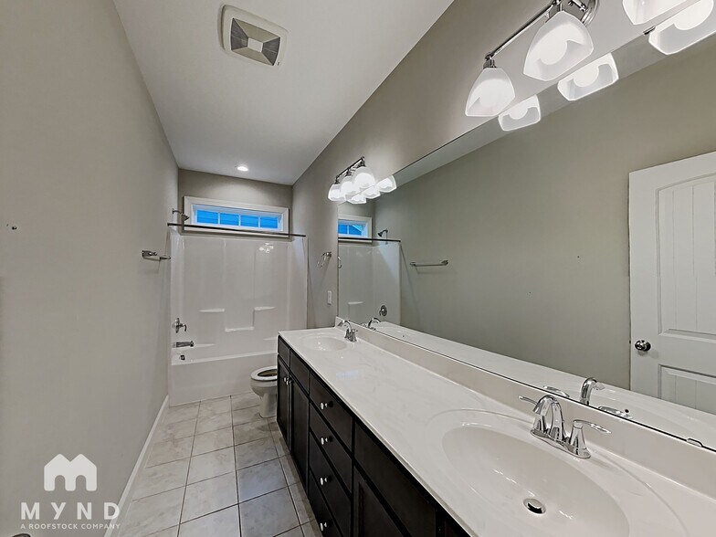 Building Photo - 321 Midnight Moon Dr