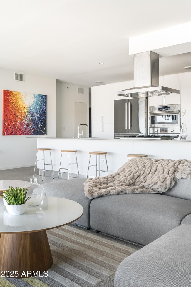 Building Photo - 7180 E Kierland Blvd