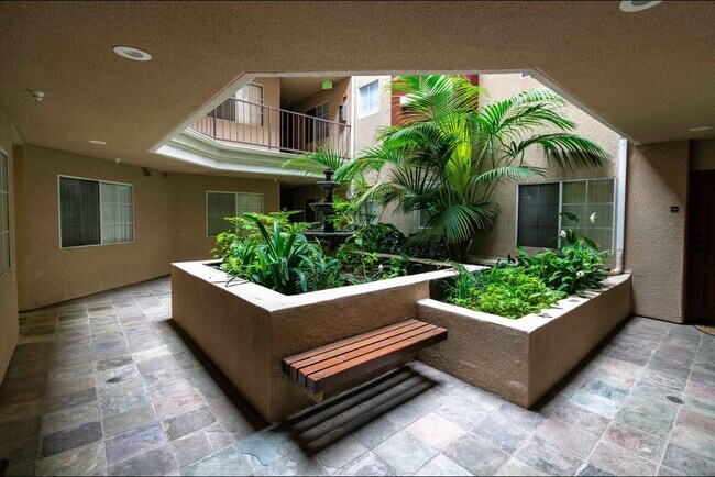 Building Photo - 114 North Doheny Drive