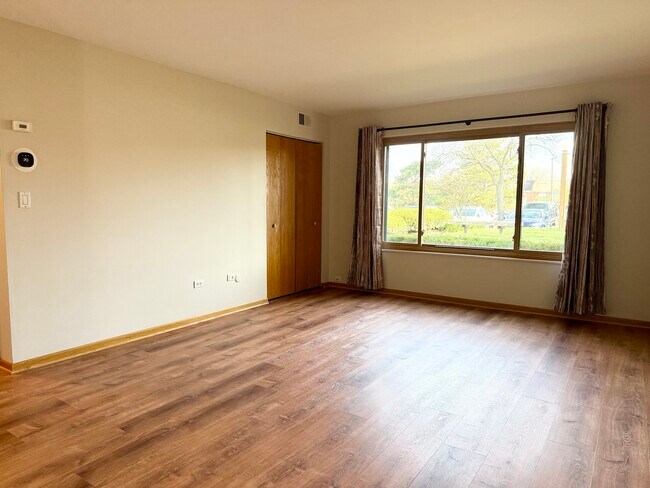 Building Photo - 6156 Knoll Way Dr