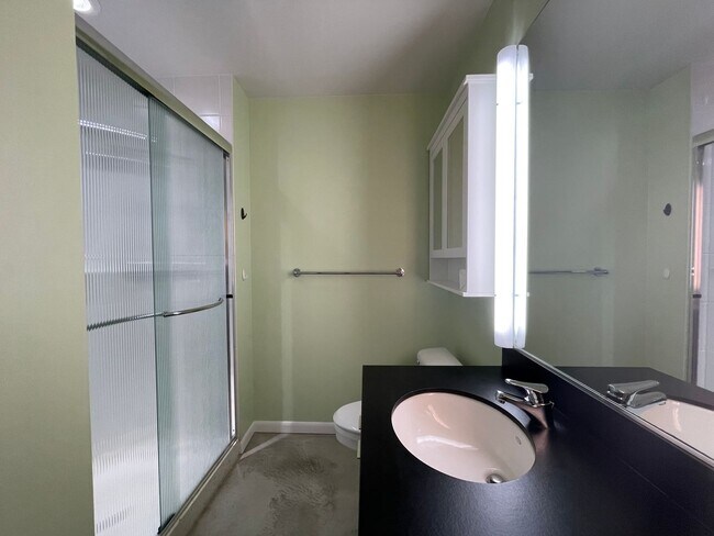 Building Photo - Industrial Highrise Available in the Stree...