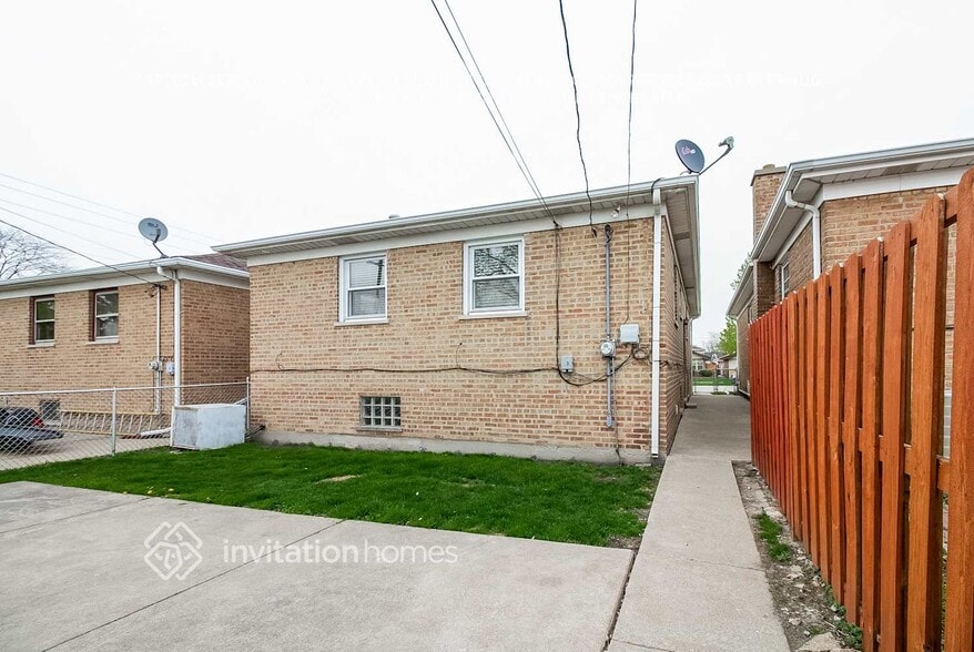 Building Photo - 7702 Long Ave