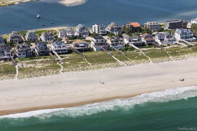 Building Photo - 717 Dune Rd