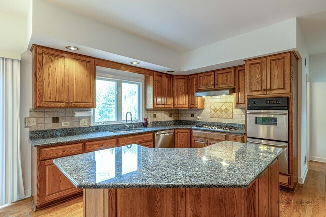 Building Photo - 5420 Belmont Ct