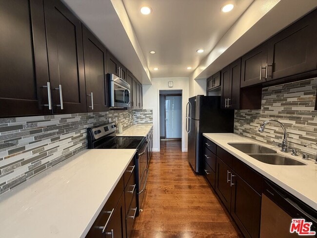 Building Photo - 2222 Ave of the Stars