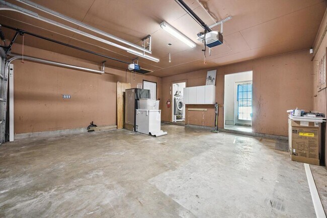 Building Photo - 6804 Duquesne Dr