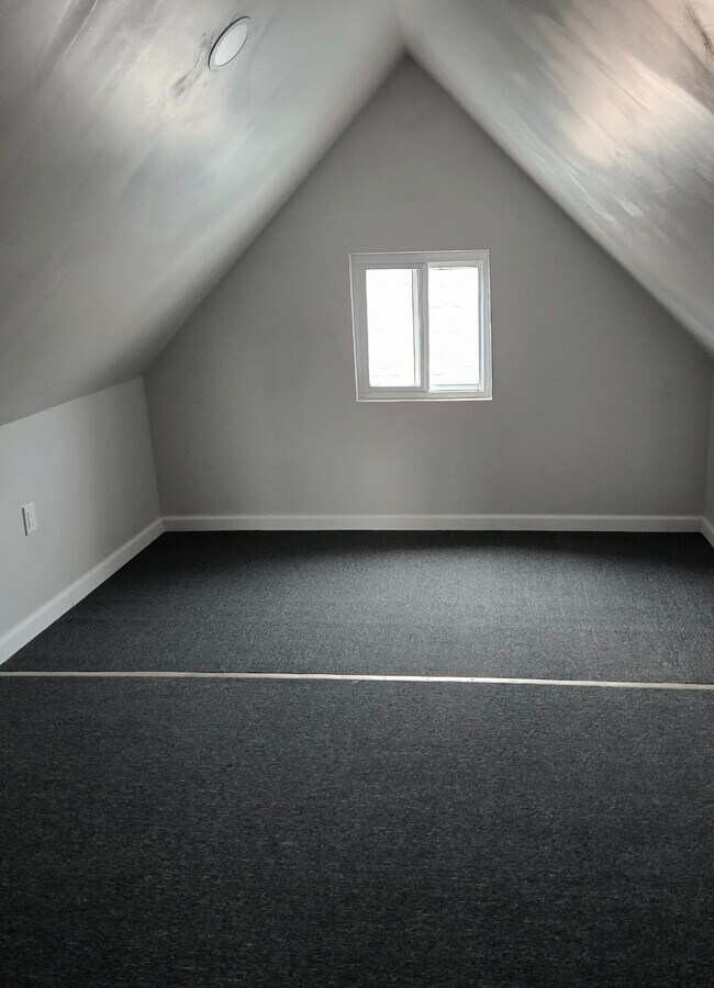 Building Photo - 440 E Cheltenham Ave