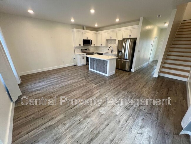 Building Photo - 30 Beverly Hills Dr