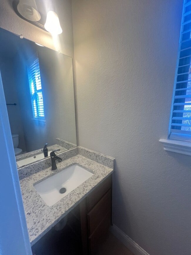 Building Photo - Rare Huge 5 Bedroom in Leander, TX