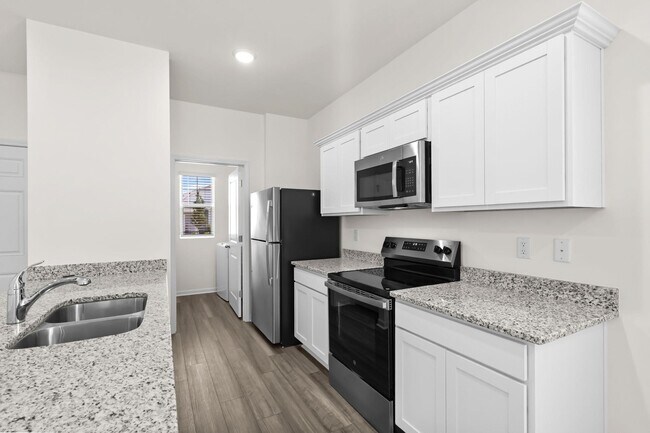 Building Photo - 450 Castillo Dr
