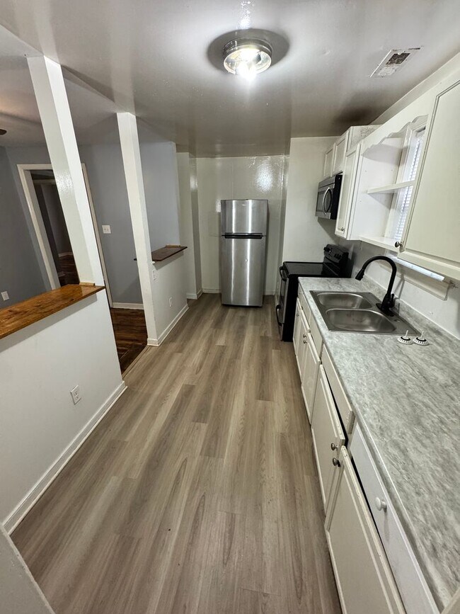 Building Photo - 3 bed house in Church Hill! Enjoy big yard, great location, hardwoods, central Ac, and laundry!