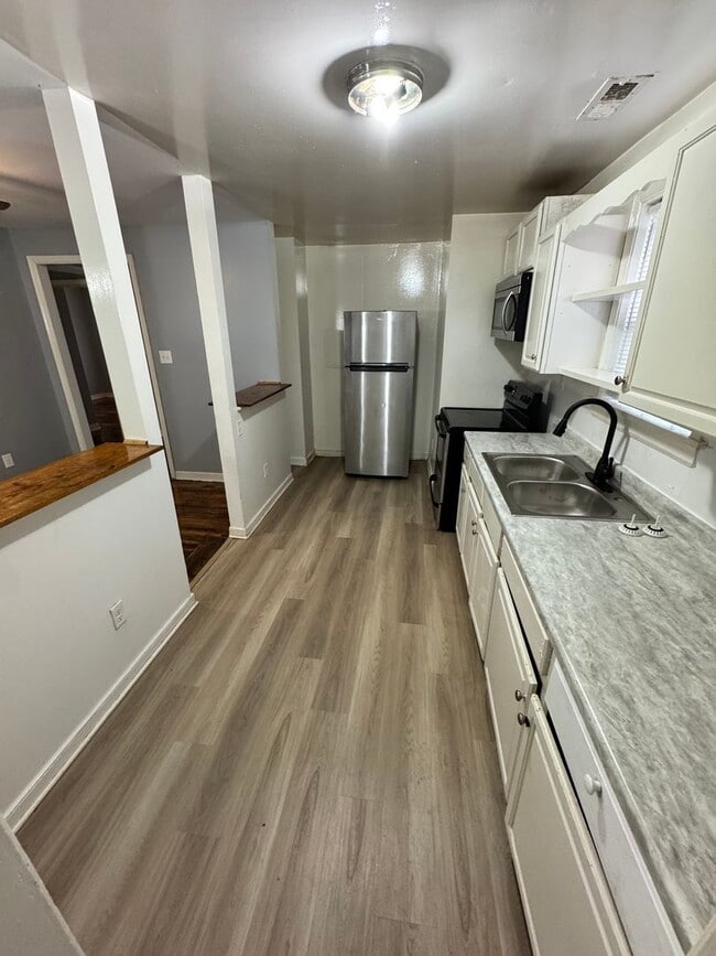 Building Photo - 3 bed house in Church Hill! Enjoy great location, hardwoods, central Ac, and laundry!