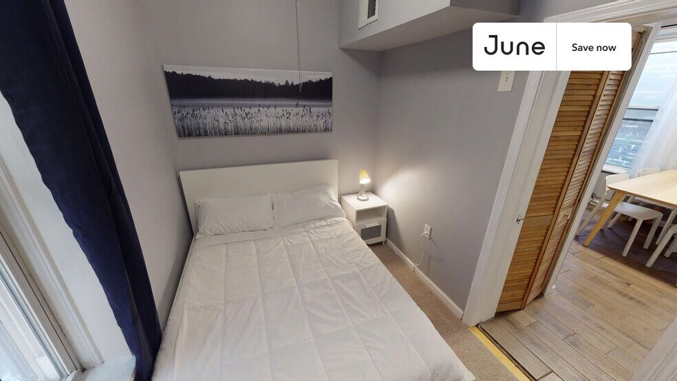 Building Photo - 2611 W Armitage Ave