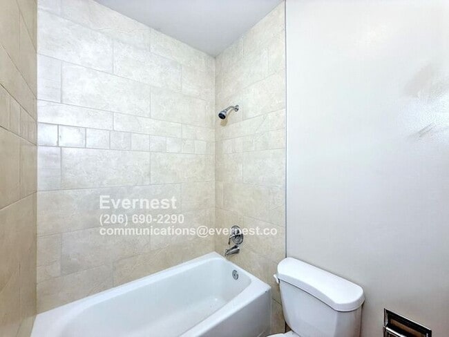 Building Photo - Charming 2-Bed, 2-Bath Apartment in a Conv...