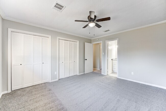 Building Photo - 15914 Timber Valley Dr