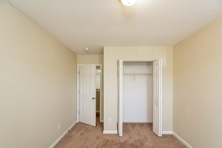 Building Photo - 57 Valleyfield Dr