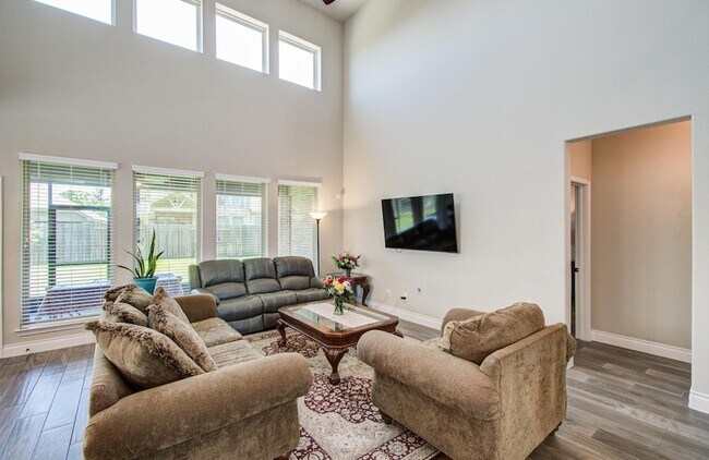 Building Photo - 10838 Bouldin Creek