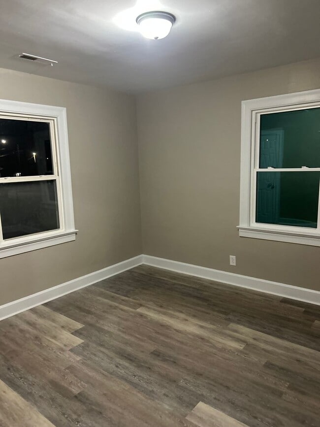 Building Photo - 512 Macon St S