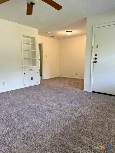 Building Photo - 1704 Smith Dr
