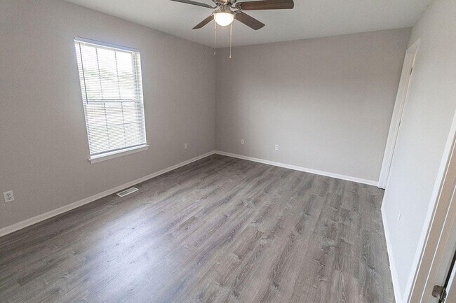 Building Photo - 1427 Greensboro Dr