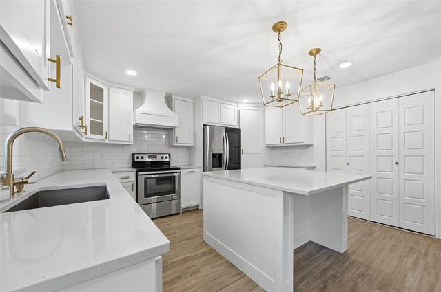 Building Photo - 1421 Bosque Dr