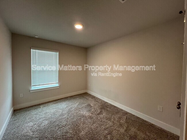 Building Photo - 1615 Iroquois Ct