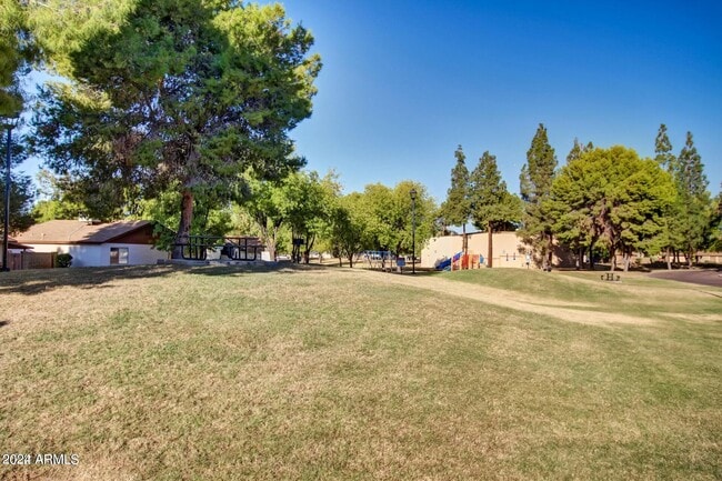 Building Photo - 5135 E Evergreen St