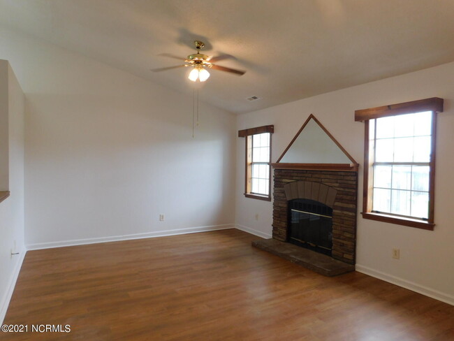 Building Photo - 132 Witten Cir