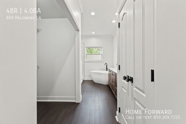 Building Photo - 800 Palomino Ln