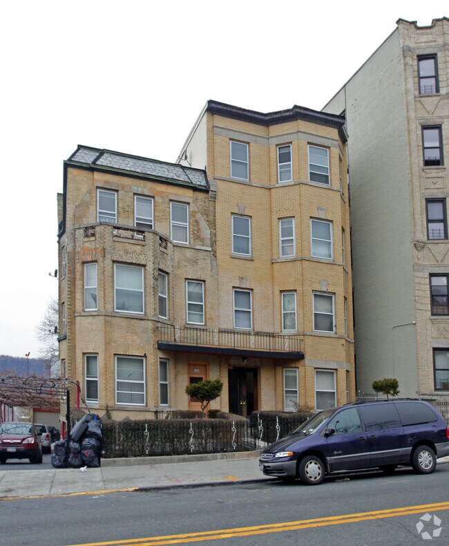 Building Photo - 145-147 N Broadway