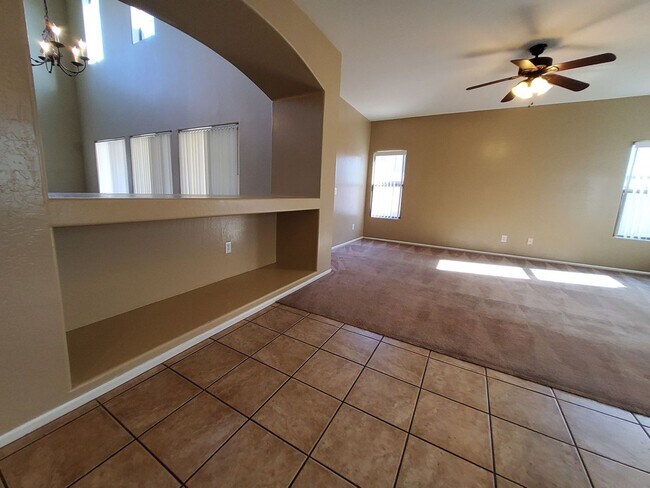 Building Photo - Beautiful 4 bedroom