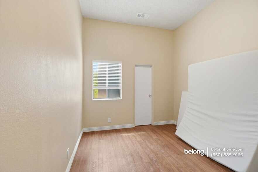 Building Photo - 3221 Helen St