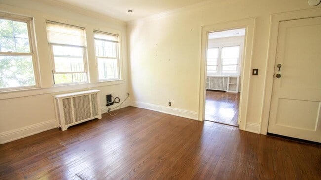 Building Photo - 840 W Seaman Ave