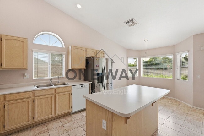 Building Photo - 819 E Cindy St