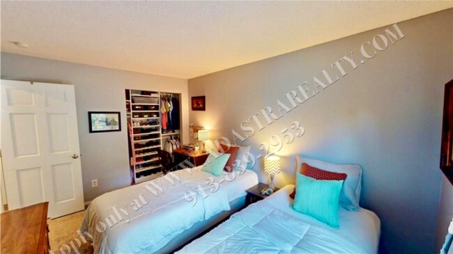 Building Photo - Beautiful Updated 3 Bed 3 Bath Home in Ove...