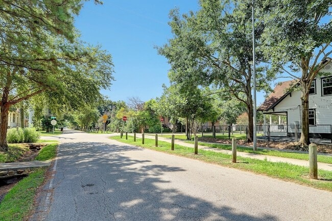 Building Photo - 1847 Cortlandt St