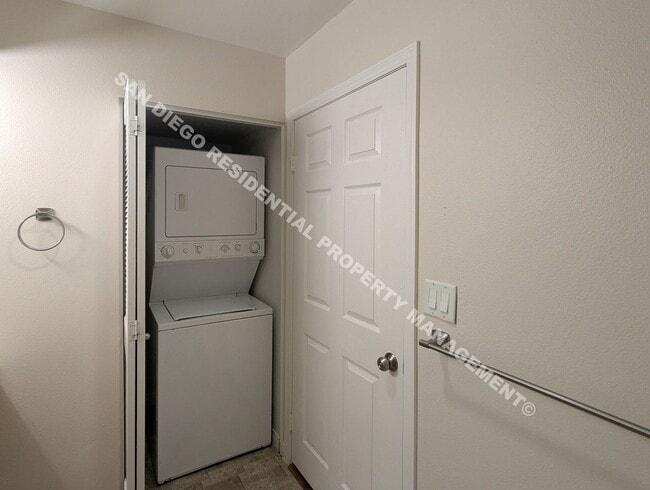 Building Photo - 1435 India St