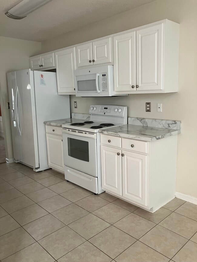 Building Photo - 1 E Okaloosa Way
