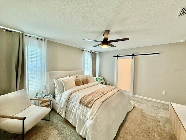 Building Photo - 6255 Golden Bch Dr