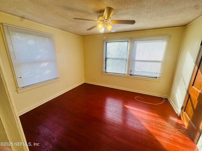 Building Photo - 8041 Oakwood St