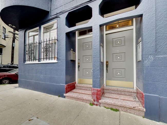 Building Photo - 844 Greenwich St