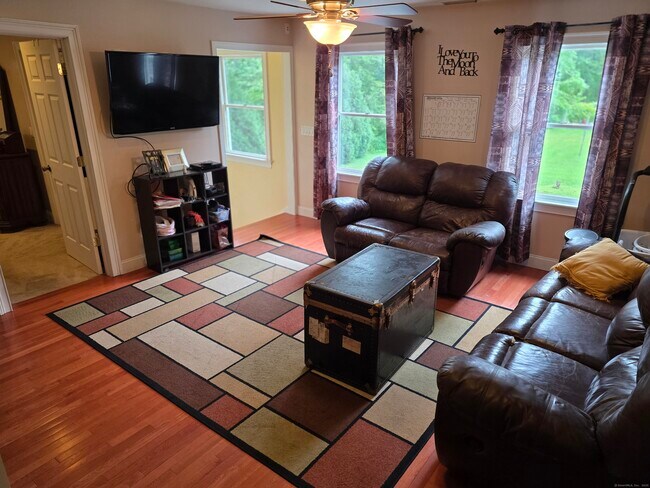 Building Photo - 913 Pleasant Valley Rd