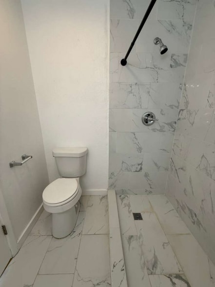 Building Photo - 5419 Lk Grv Dr