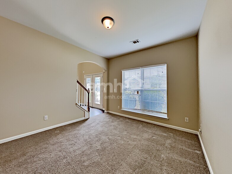 Building Photo - 235 Hudson Rdg