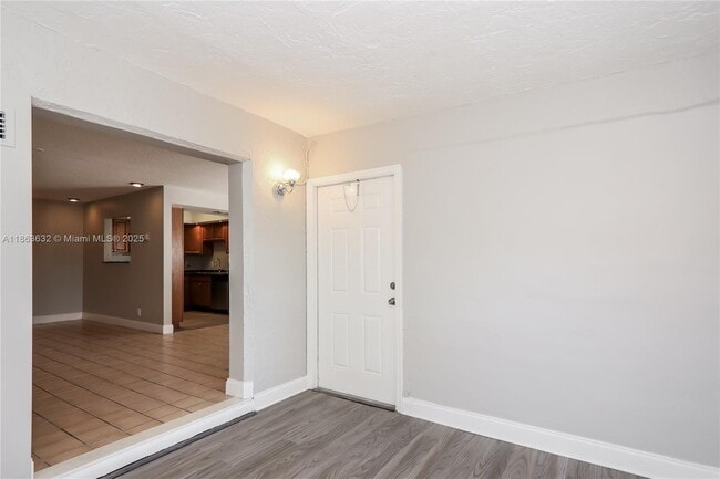 Building Photo - 3406 Ave Villandry