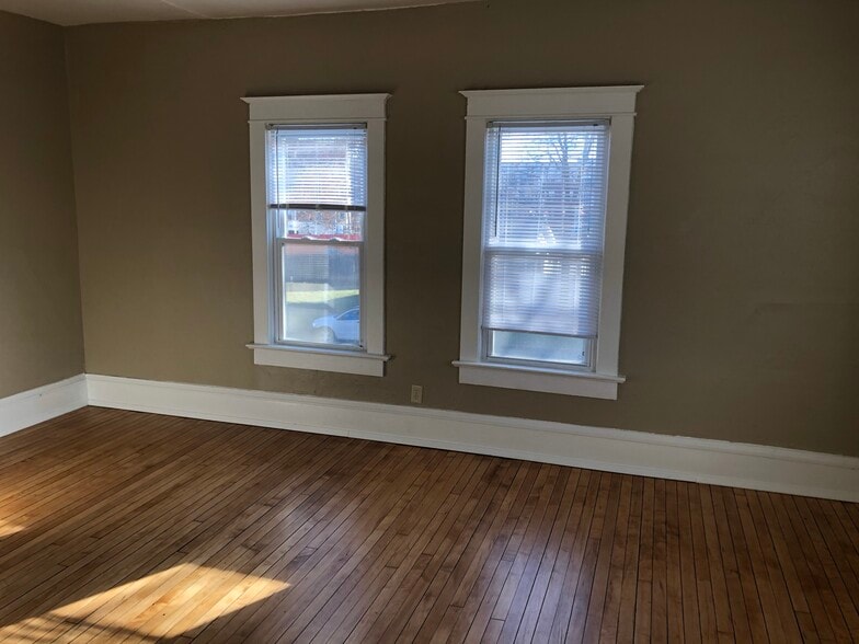 Building Photo - 1749 Wordsworth Ave