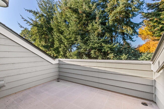 Building Photo - Stunning Capitol Hill Townhome in Prime Seattle Location – 3BR / 3BA Available June 7