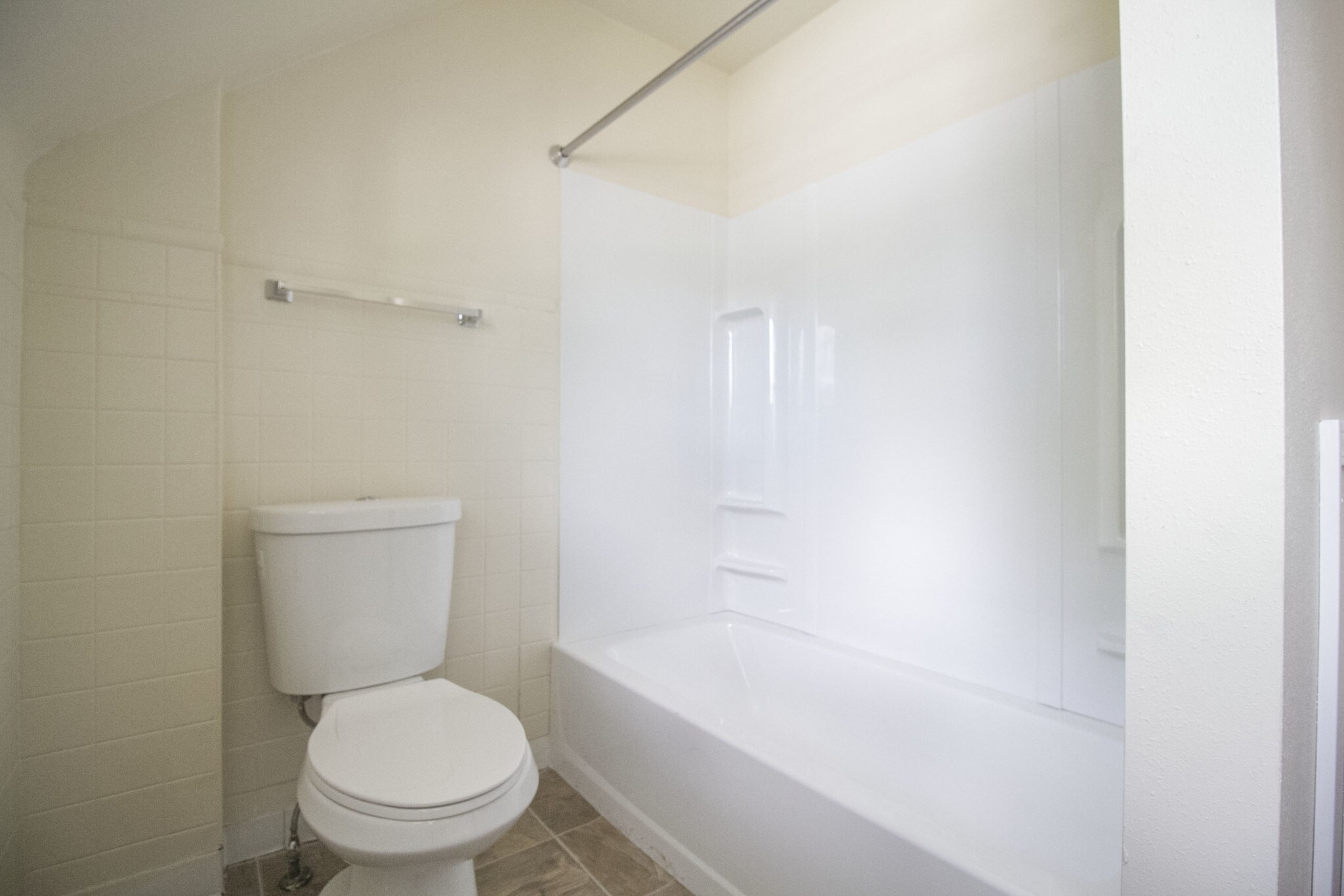 Building Photo - 701 Hampton Ave