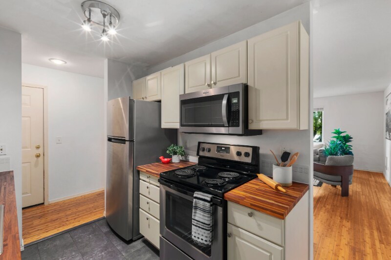 Building Photo - 1000 NE 88th St