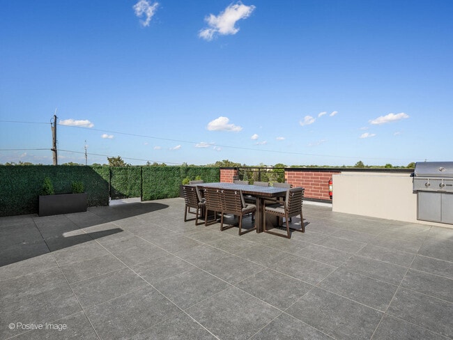 Building Photo - 2801 N Thatcher Ave